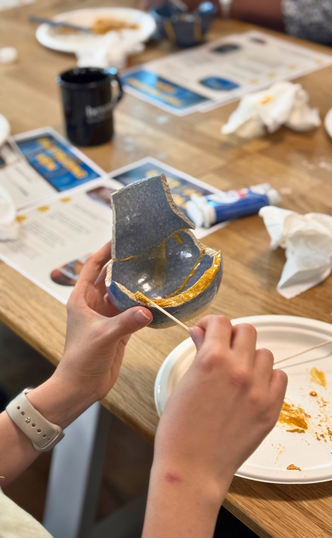 Mending ceramic with gold